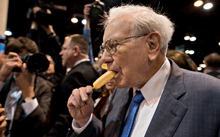 Buffett, o homem simples que gosta de pipocas e de jogar bridge com Bill Gates
