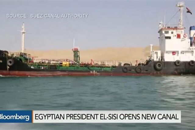 O novo Canal do Suez é hoje inaugurado e já tem muita história