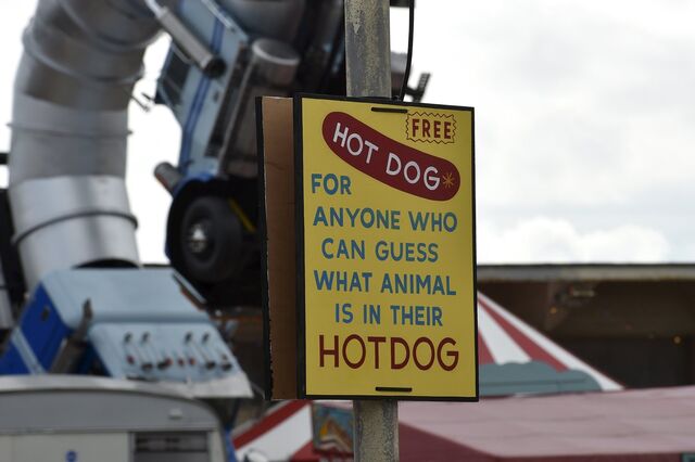 Conheça a Dismaland, o perturbador parque temático criado por Banksy