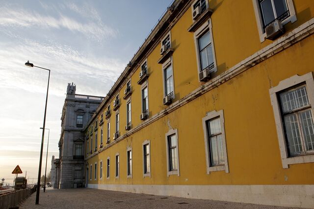 Finanças negam que estejam a estudar aumentos de 10 euros para todos os funcionários