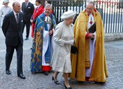 Rainha Isabel II chega com o príncipe Filipe a Westminster para as comemorações do 60º aniversário da coroação em 2013. 