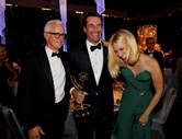 Jon Hamm (ao centro), melhor actor de série dramática, com o papel em 'Mad Men'