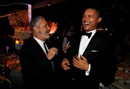 Jon Stewart com Trevor Noah, actor que o vai substituir à frente do The Daily Show