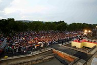 Papa Francisco perante uma multidão de jovens em Havana.