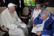 Papa Francisco recebido por Fidel Castro.