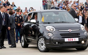 Fiat utilizado pelo Papa na visita aos EUA vai ser leiloado