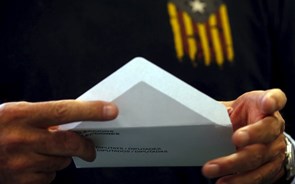 Participação histórica a duas horas de fecharem as urnas na Catalunha