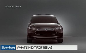 Como é conduzir o novo Tesla X SUV?