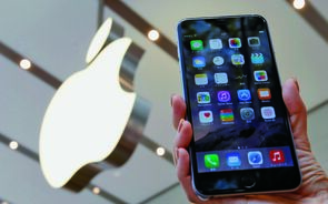 iPhone Apple