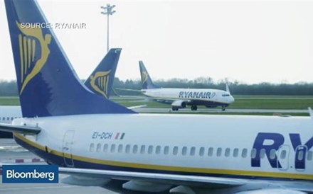 Ryanair aumenta previsões de lucro depois de um Verão de fortes vendas