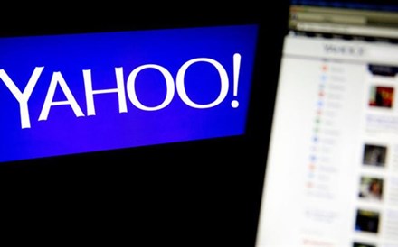 O que está a fazer afundar as acções da Yahoo?