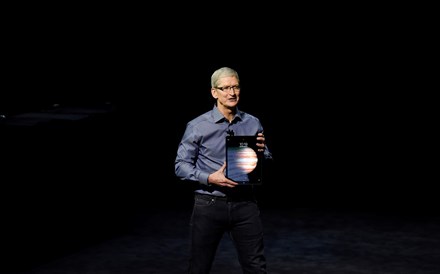 Foto de Tim Cook no Super Bowl é ridicularizada na internet