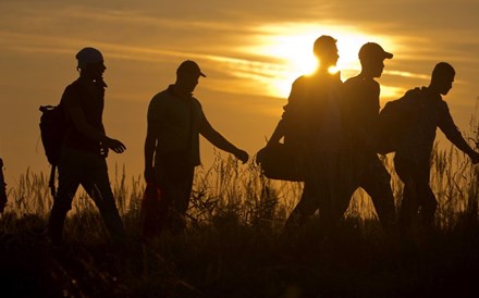 Migrações: Bruxelas acena com 60 mil milhões de euros para travar migrações em África