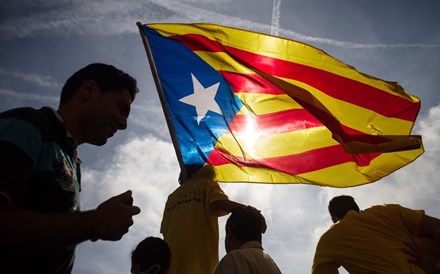 Tribunal Constitucional de Espanha trava referendo na Catalunha