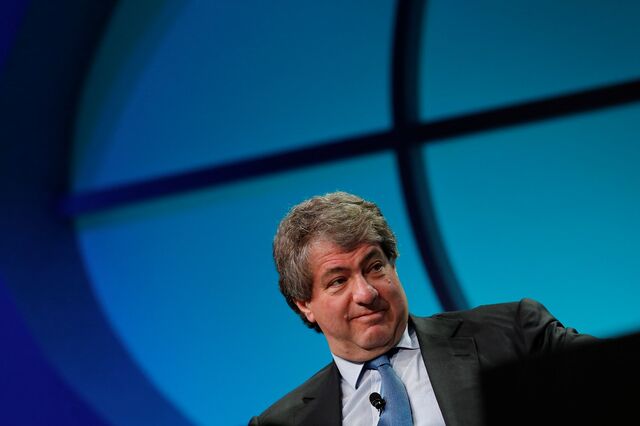 Leon Black deixa cargo de CEO na Apollo antes do esperado. Marc Rowan assume o cargo