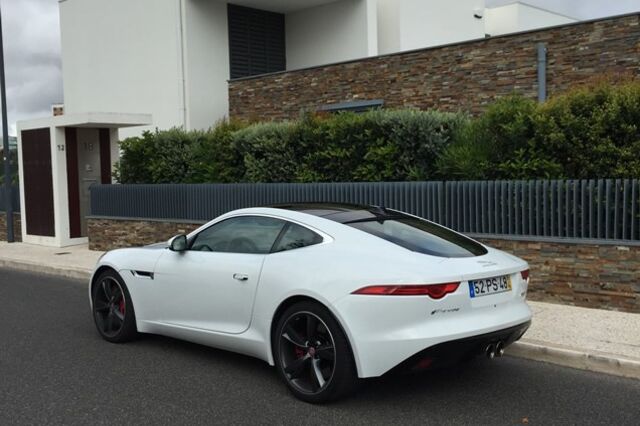 Jaguar F-Type Coupé 'S' AWD: mais seguro e rigoroso