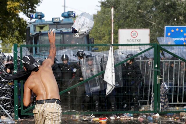 Vaga de refugiados abre espaço a instabilidade política