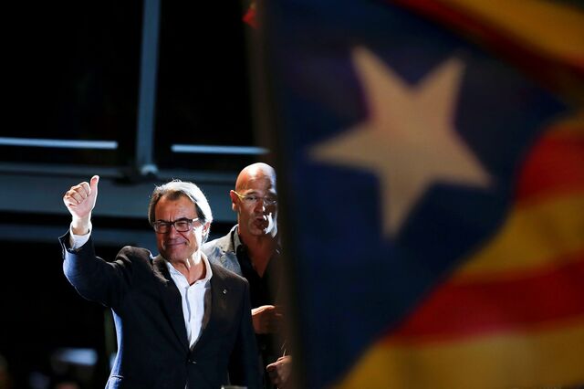 Ex-líder da Catalunha não pode ocupar cargos públicos durante dois anos por desobediência