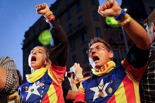 Independentistas da Catalunha festejam vitória nas eleições