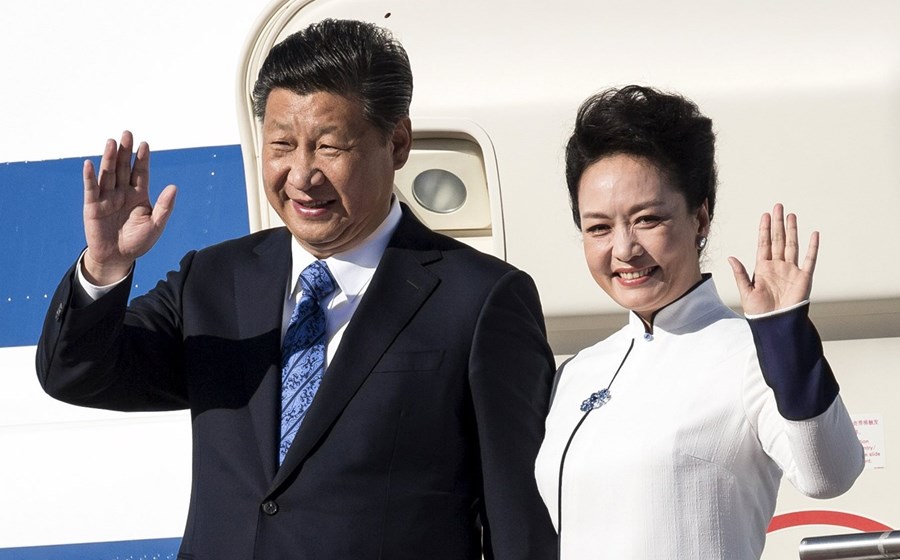 Xi Jinping chega aos Estados Unidos com a primeira-dama Peng Liyuan.