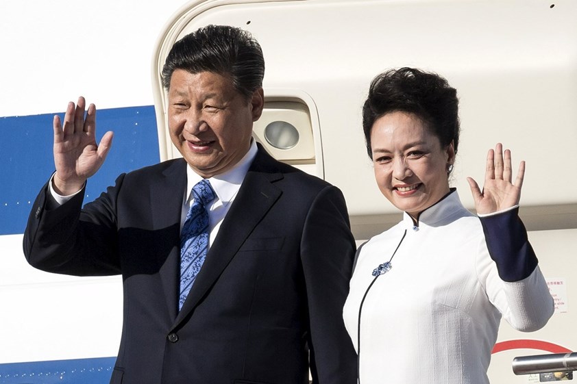 Xi Jinping chega aos Estados Unidos com a primeira-dama Peng Liyuan.