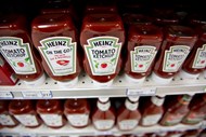 Kraft fecha 'top' dos negócios. A compra da Heinz pela Kraft por 45,4 mil milhões de dólares foi destronada pela Shell, e entretanto pela Charter Communications e Teva, mas continua no 'top' dos cinco maiores negócios anunciados desde o início deste ano. 