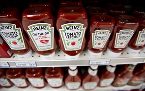 Kraft Heinz afunda mais de 20% após reduzir valor dos ativos em 15,4 mil milhões