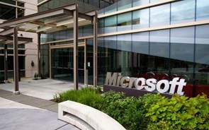 Receitas e lucros da Microsoft superam estimativas