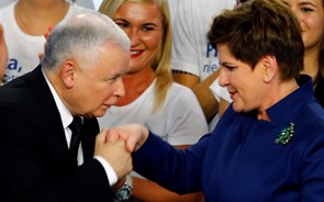 Direita ultraconservadora alcança maioria absoluta na Polónia