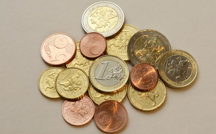 Nove em cada dez moedas de dois euros têm 'cara' estrangeira