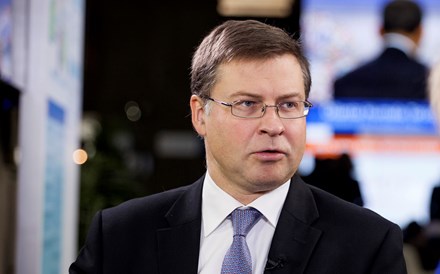 Valdis Dombrovskis, vice-presidente da Comissão Europeia, levantou dúvidas sobre o Orçamento português. 