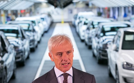 Vendas da Volkswagen crescem pela primeira vez em dez meses