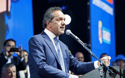 Sondagens nas presidenciais na Argentina dão vitória a Daniel Scioli