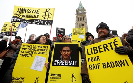 Blogger saudita Raif Badawi vence prémio Sakharov