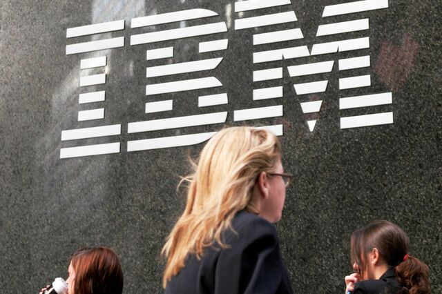 Há 22 trimestres que as receitas da IBM caem. Mas lucros surpreenderam pela positiva