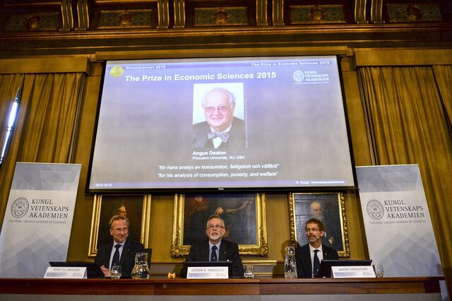 Pedro Vicente: Prémio Nobel 'fez a macroeconomia ficar mais  micro'