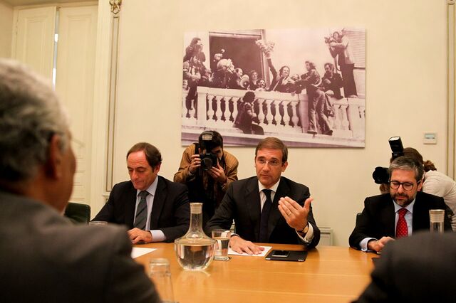 Investidores preocupados com impasse político 