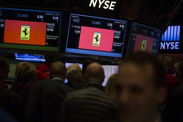 Fotogaleria: Wall Street pinta-se de vermelho para receber a Ferrari