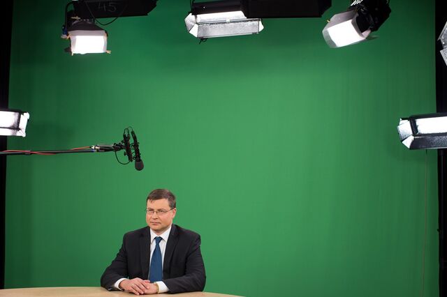 Dombrovskis: Nova administração da Caixa deverá continuar plano negociado com Bruxelas