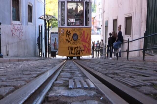 Elevador da Glória, a atracção que liga há 130 anos a Baixa de Lisboa ao Bairro Alto