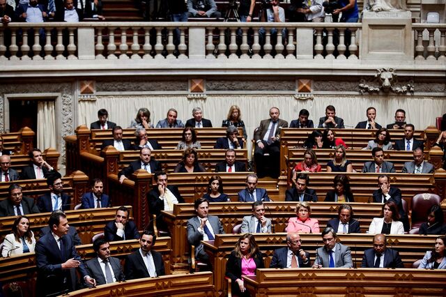 Tomada de posse atrapalha trabalhos da Assembleia da República