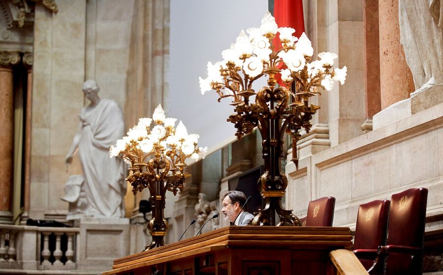 Parlamento Assembleia da República Alberto Martins