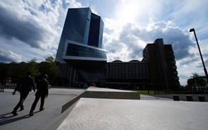 Financiamento do BCE à banca nacional cai 16% em 2015