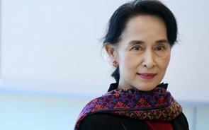 Presidente birmanês felicita Suu Kyi e promete facilitar pacífica transição de poder