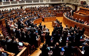 Esquerda derruba Governo no Parlamento após debates sobre legitimidade para governar