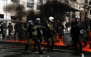 Greve geral em Atenas marcada por protestos violentos