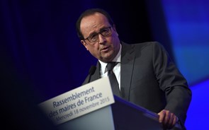 Hollande distingue terroristas de refugiados, mas quer reforço do controlo à circulação