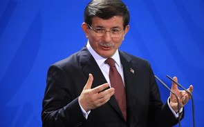 Primeiro-ministro da Turquia confirma abandono do cargo