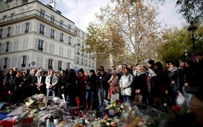 Paris minuto de silêncio