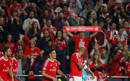 Acções do Benfica disparam mais de 10% após venda de Renato Sanches